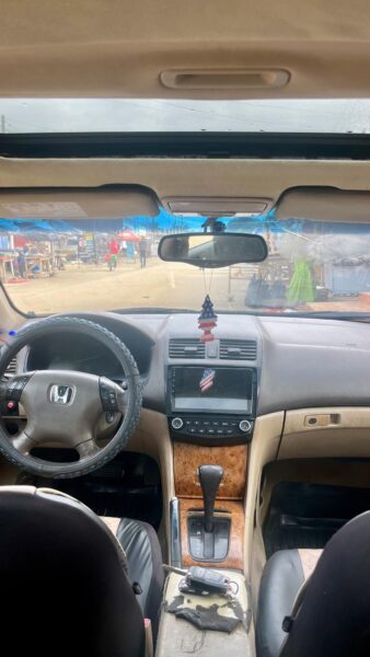 Location d'une Honda Accord sur Abidjan