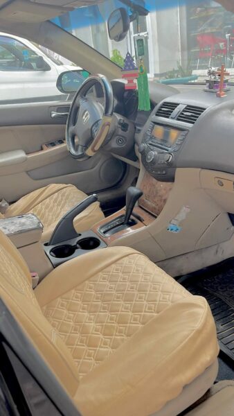 Location d'une Honda Accord sur Abidjan