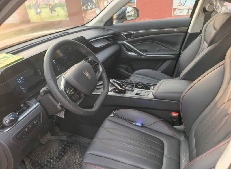 Location d'une Bestune T55 sur Abidjan