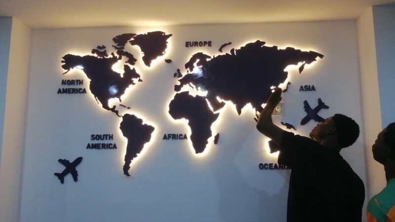 Décorateur signalétique panneau et lettrage: visibles, lisibles, mémorables.