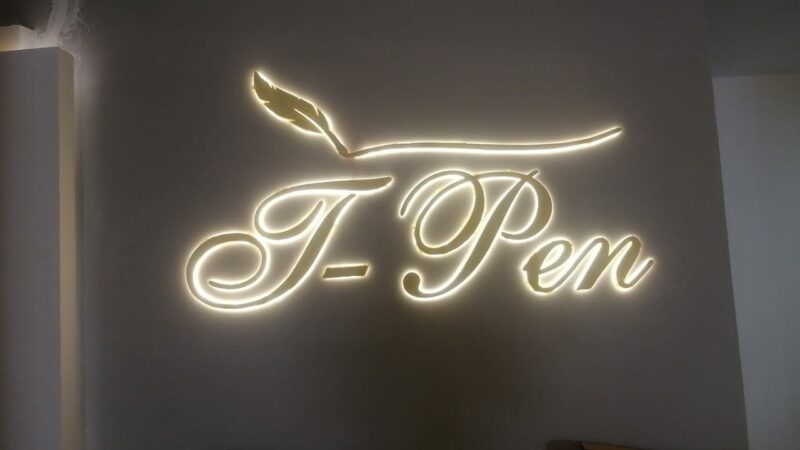 Décorateur signalétique panneau et lettrage: visibles, lisibles, mémorables.