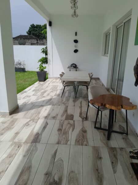 Location d'une Villa duplex de 10 pièces sur 2 plateaux