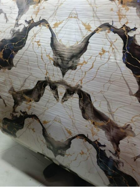 Décorateur en papier peint disponible pour tous vos travaux