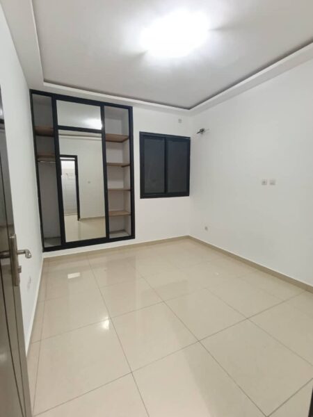 Location d'un appartement de 4 pièces sur bingerville