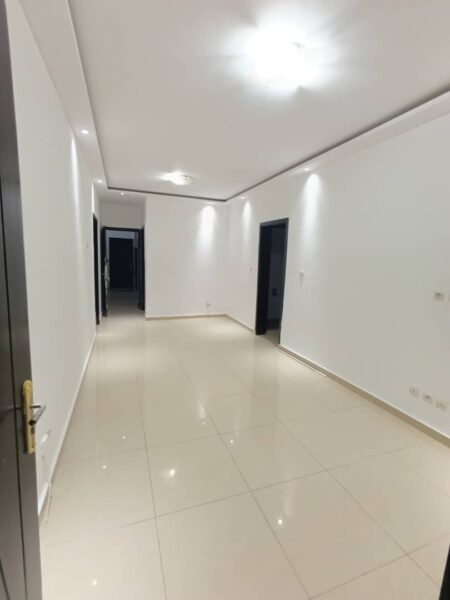 Location d'un appartement de 4 pièces sur bingerville