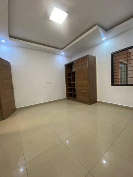 Location d'un appartement F3 de haut standing à la riviera bonoumin