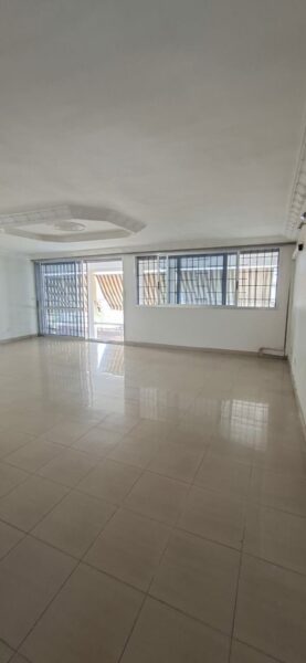 Location d'un appartement de 4 pièces sur Riviera 3