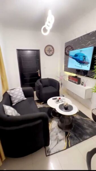 Location de mini chambre salon sur Angré nouveau chu