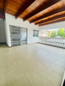 Location d'une villa duplex pour usage professionnel sur Cocody Angré 8ème tranche