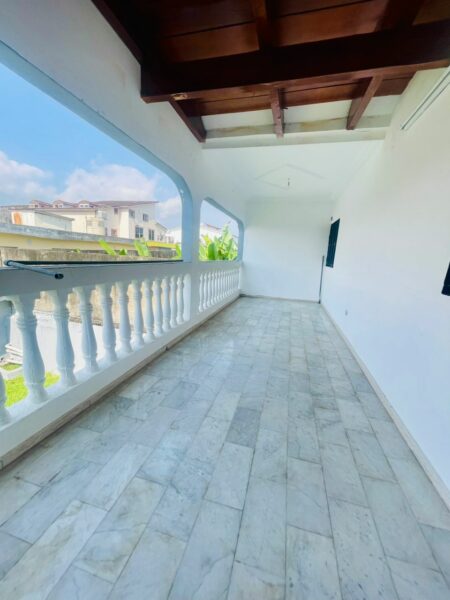 Location d'une villa duplex pour usage professionnel sur Cocody Angré 8ème tranche