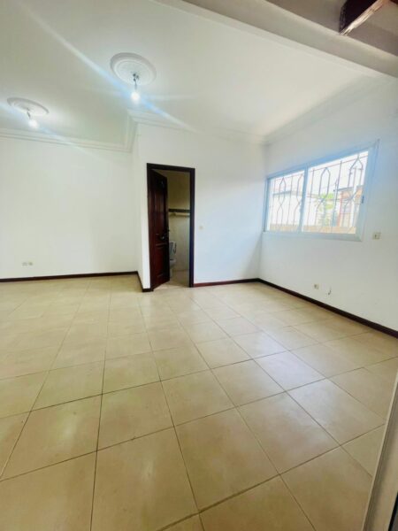 Location d'une villa duplex pour usage professionnel sur Cocody Angré 8ème tranche