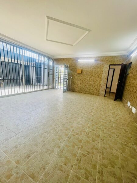 Location d'une villa duplex pour usage professionnel sur Cocody Angré 8ème tranche