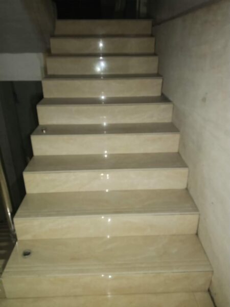 Service professionnel de carrelage sur mesure à vôtre service sur Songon