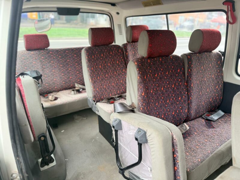 Location de minibus Toyota sur Abidjan