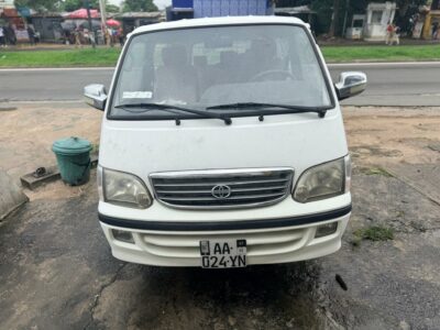 Location de minibus Toyota sur Abidjan
