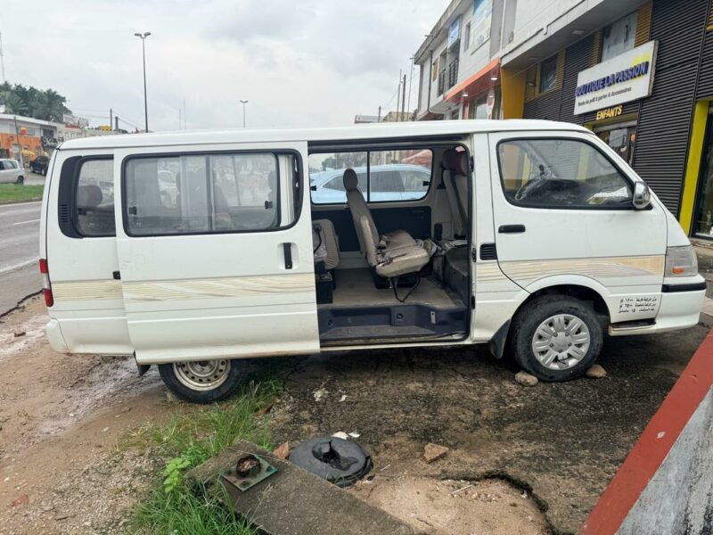 Location de minibus Toyota sur Abidjan
