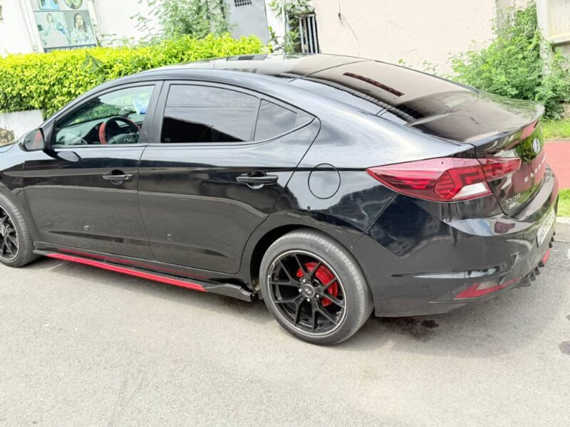 Location d'une Hyundai Elantra sur Abidjan