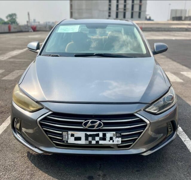 Location de Hyundai Elantra 2018 sur Abidjan