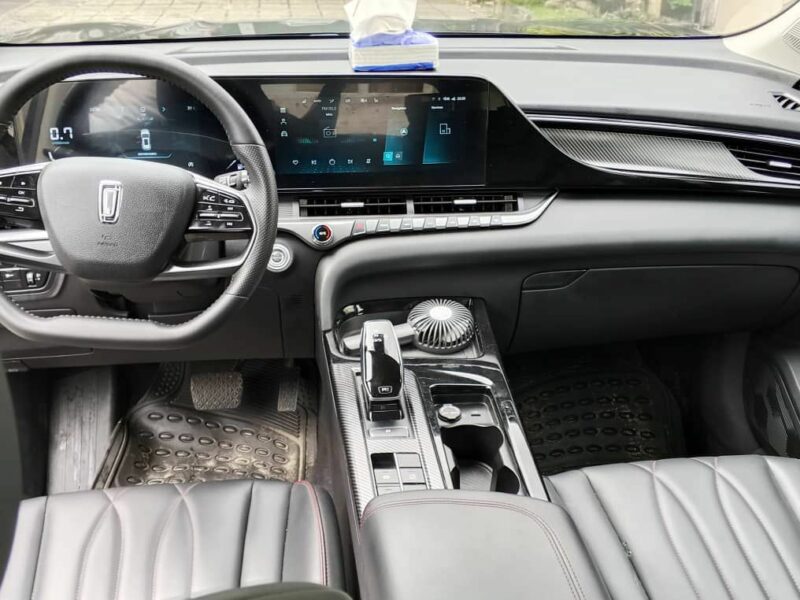 Location d'un SUV bestune sur Abidjan