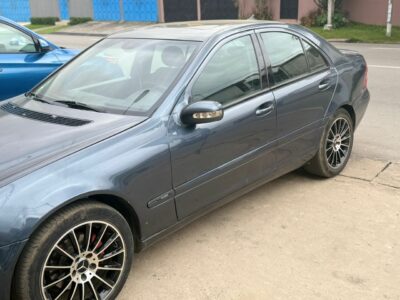 Location de Mercedes Kompressor sur Abidjan