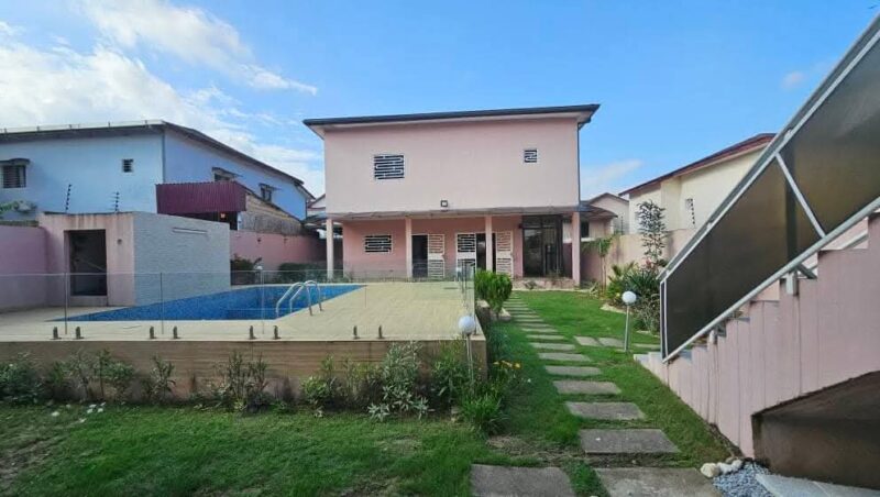 Location d'une Villa duplex de 8 pièces sur Angré