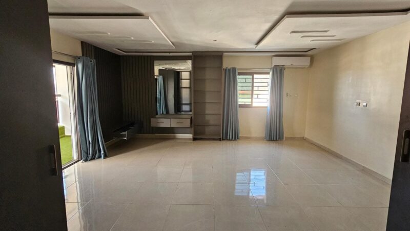 Location d'une Villa duplex de 8 pièces sur Angré