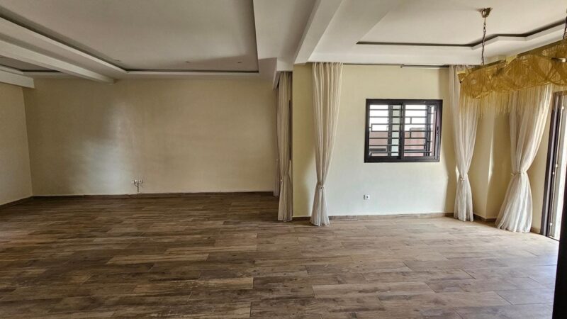 Location d'une Villa duplex de 8 pièces sur Angré