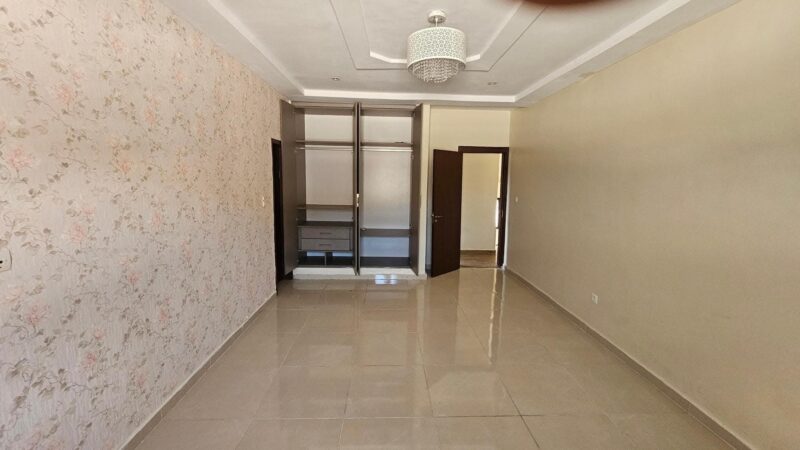 Location d'une Villa duplex de 8 pièces sur Angré