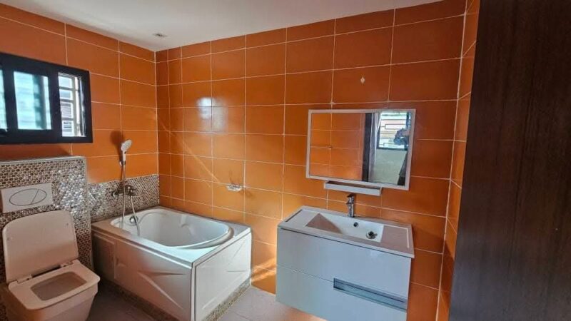 Location d'une Villa duplex de 8 pièces sur Angré