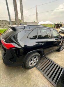 Location d'une Toyota RAV4 sur Abidjan