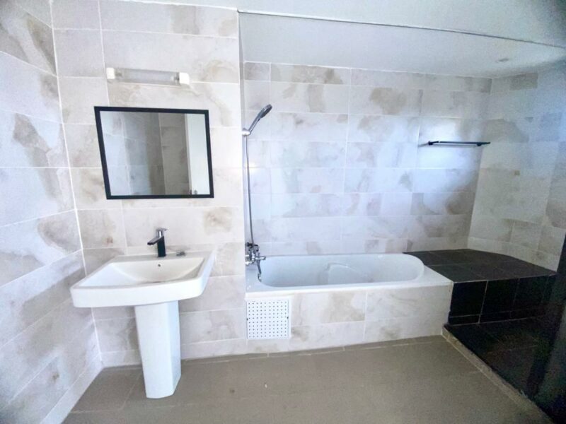 Location d'un appartement de 4 pièces sur Marcory