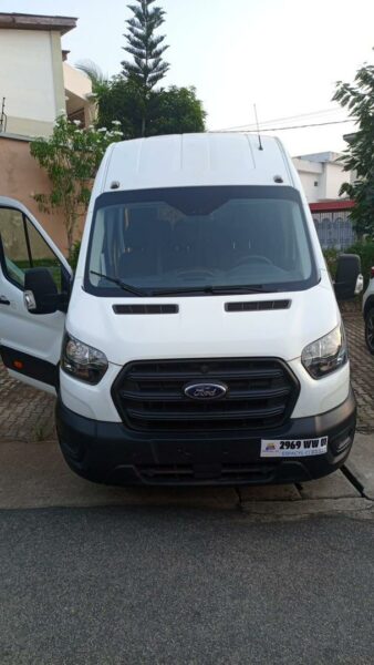 Location de Mini Bus Ford 18 places