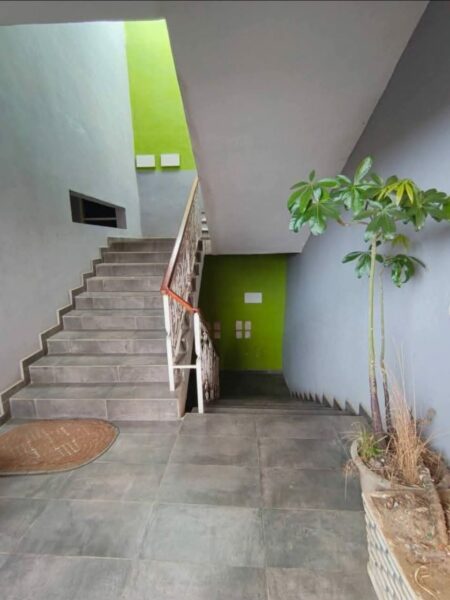 Location d'un studio meublé sur Faya