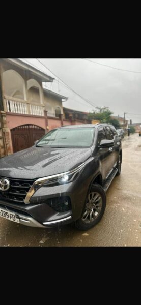 Location d'un véhicule Toyota Fortuner sur Abidjan
