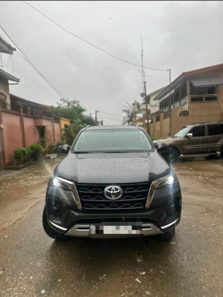 Location d'un véhicule Toyota Fortuner sur Abidjan