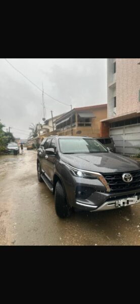 Location d'un véhicule Toyota Fortuner sur Abidjan