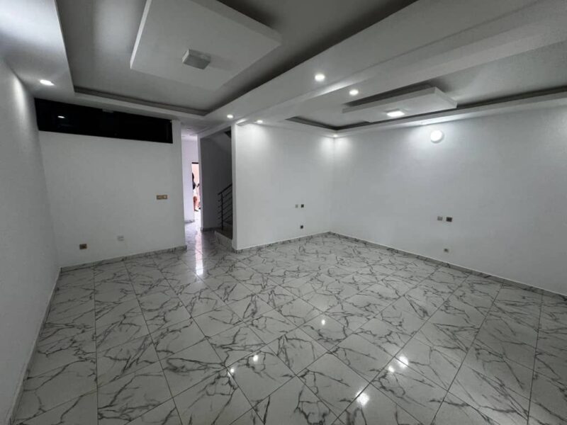 Location d'un Duplex 4 pièces sur Attoban