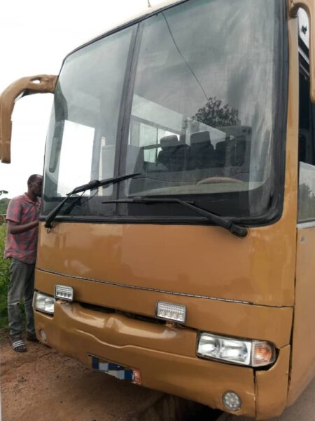 Location de car non climatisé de 60 places sur Abidjan