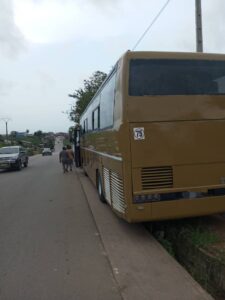 Location de car non climatisé de 60 places sur Abidjan