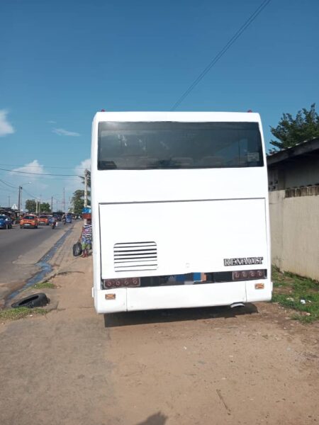 Location de car non climatisé sur Abidjan