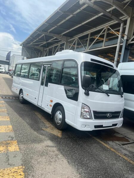 Location de Hyundai County 30 places sur Abidjan