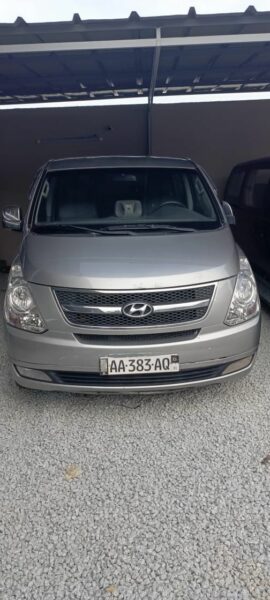 Location de Hyundai H1 11 places sur Abidjan