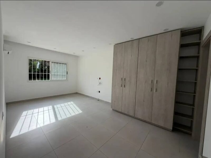 Location d'un appartement de 2 pièces sur Marcory Zone 4