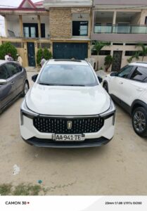 Location d'une Bestune blanche sur Abidjan