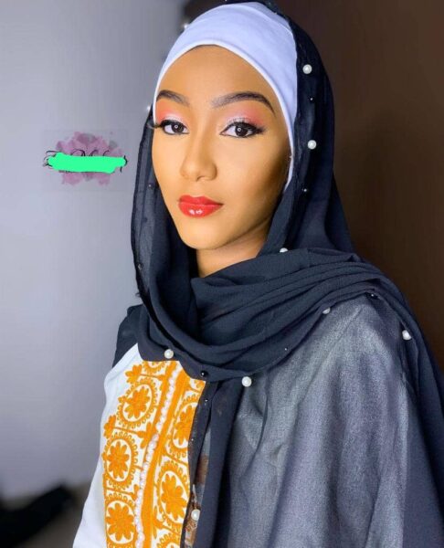 Maquilleuse professionnelle à vôtre service