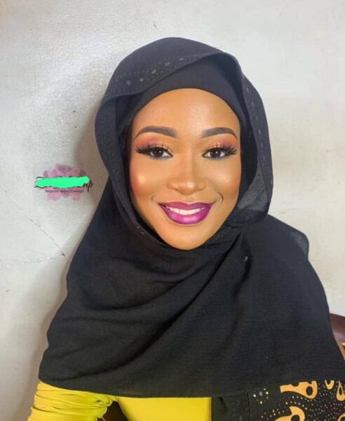 Maquilleuse professionnelle à vôtre service