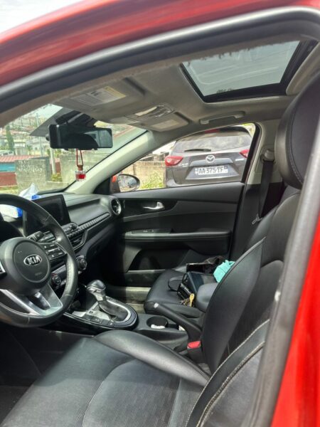 Location de KIA cerato sur Abidjan