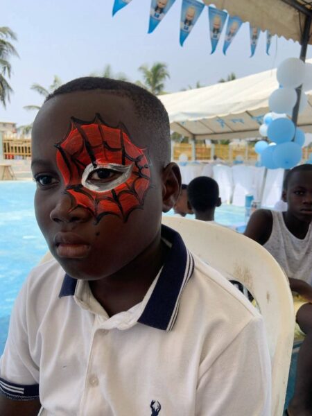 Maquilleur professionnel pour enfants à vôtre service