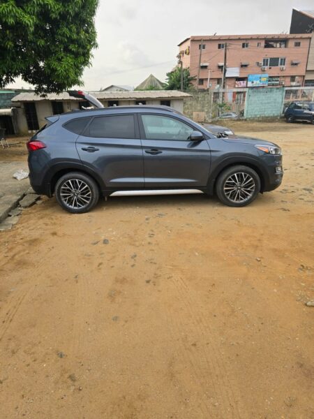 Location d'une Hyundai Tucson sur Abidjan