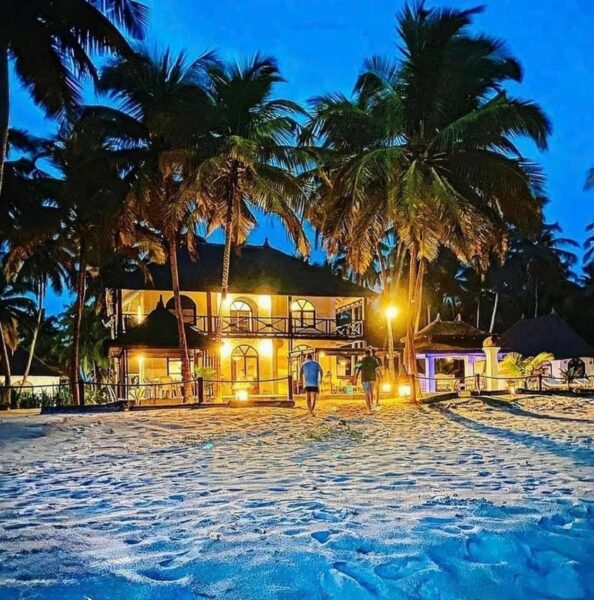 Location d'une superbe villa de 6 pièces sur Assinie